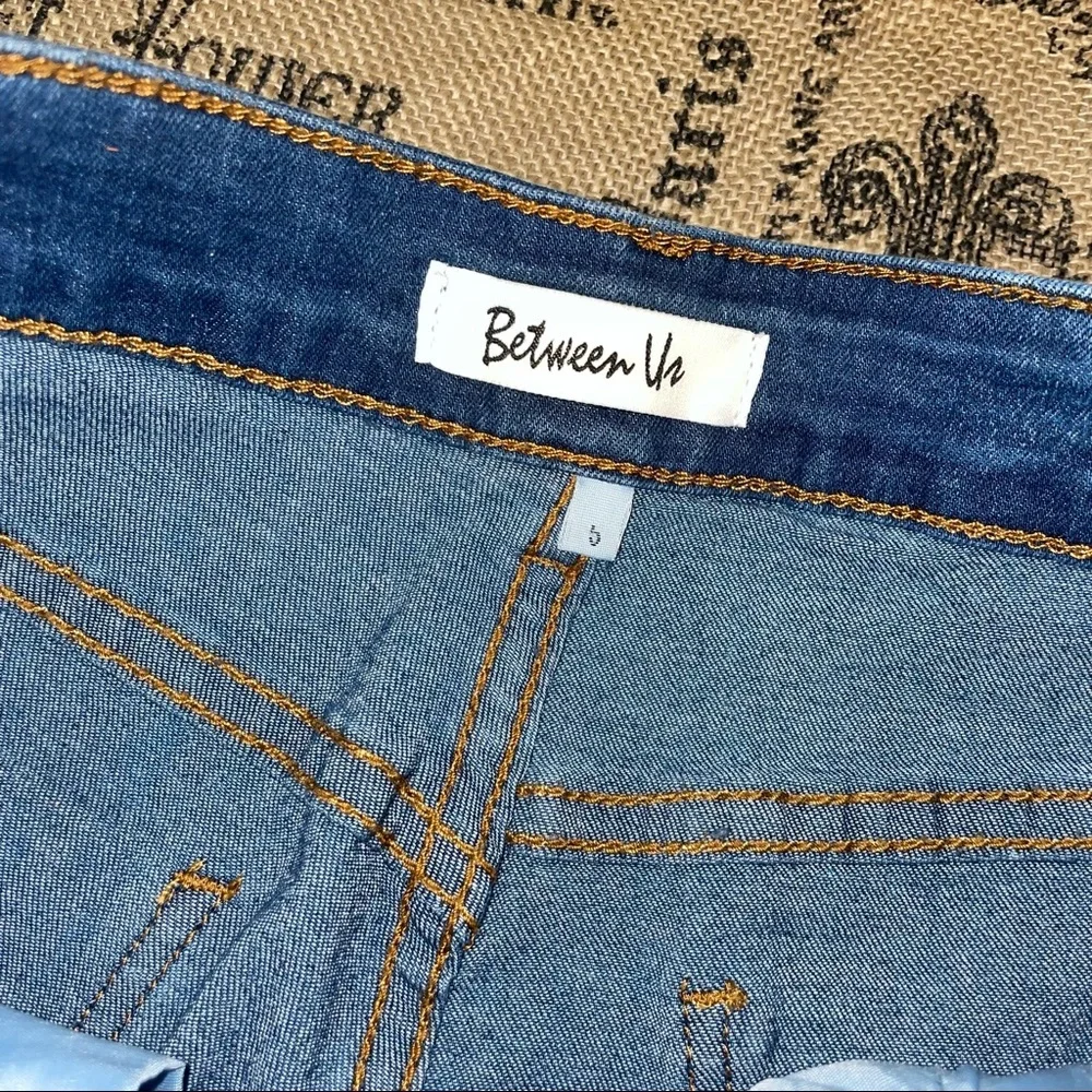 Between Us NWT! Denim High Rise Distressed Floral Embroidered Skinny Jean - Picture 10 of 13